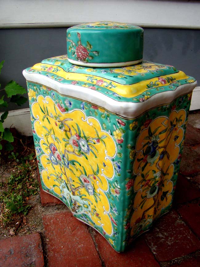 A beautiful PAIR of Chinese green and yellow covered tea jars, 20th century — image 2